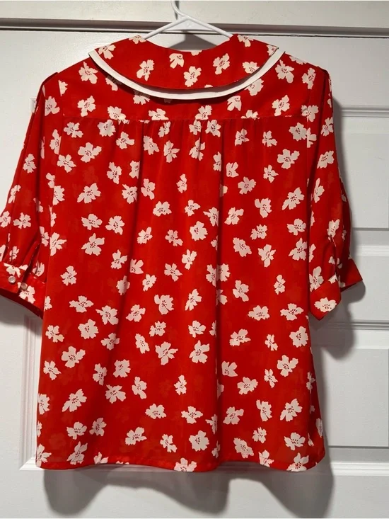 Red Floral Blouse with Contrast Peter Collar 06-0207 - Picture 7 of 11